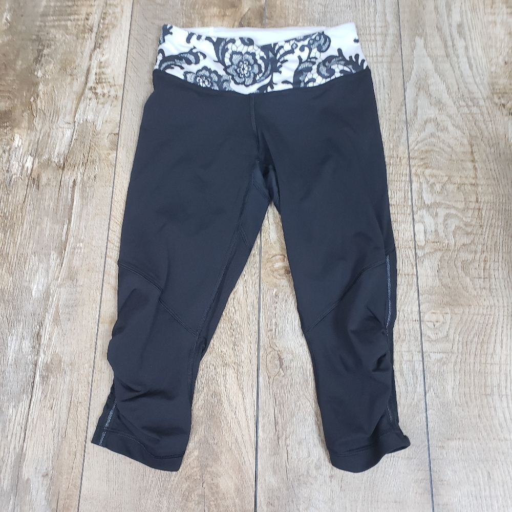 Lululemon Cropped Black Legging With Flower Band